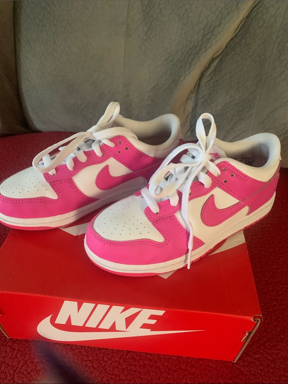 Nike Kids Low-Top Sneakers in Hot Pink and White
